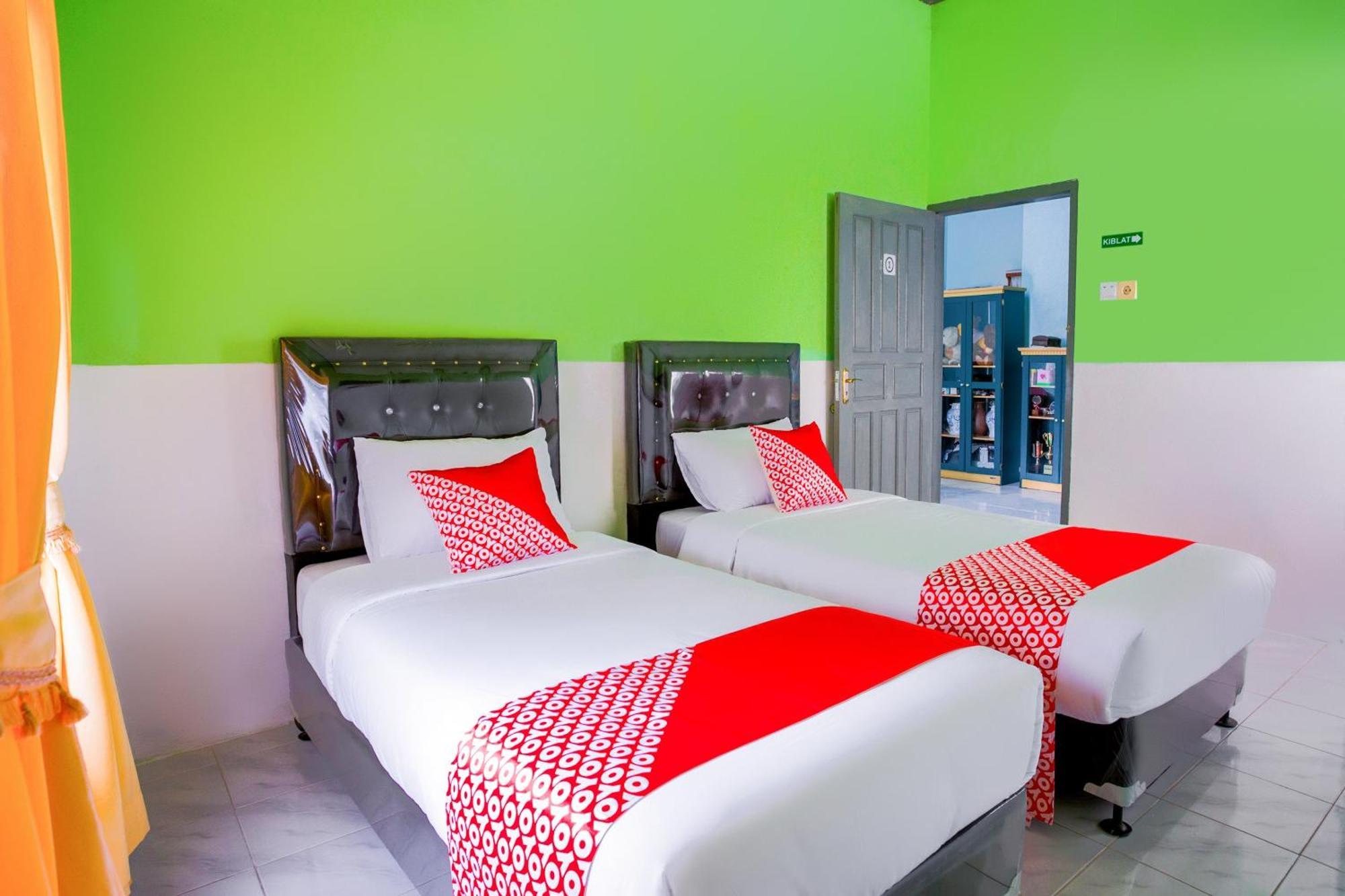 Oyo 2903 Putri Residence Syariah Bukittinggi Exterior photo